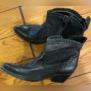 EUC GIANNI BINI Western Boot, black leather, size 7.5, low heel, braid detail